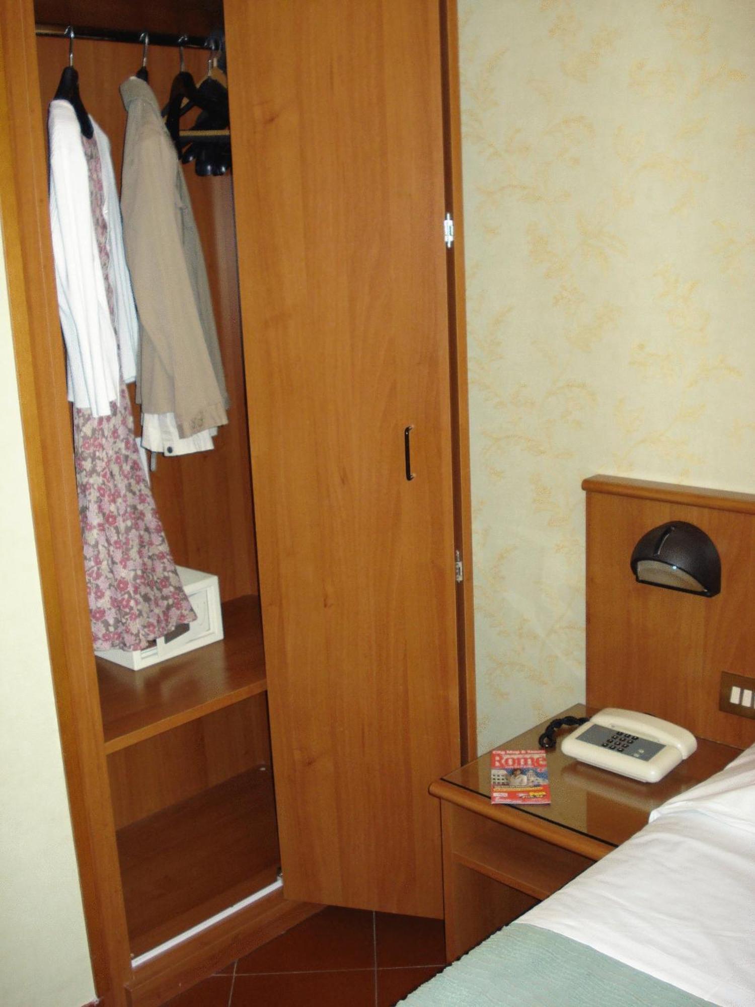 Hotel Corona โรม ภายนอก รูปภาพ
