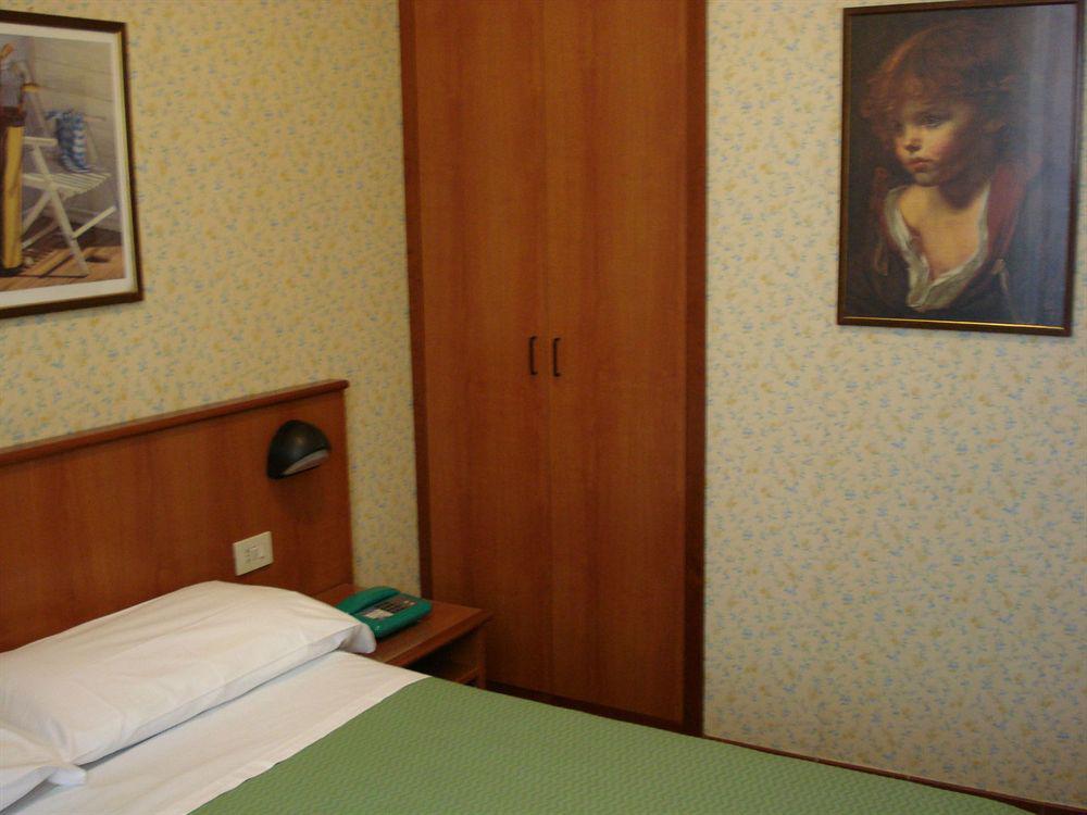 Hotel Corona โรม ภายนอก รูปภาพ